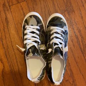 Size 10 Women’s Camo Sneakers